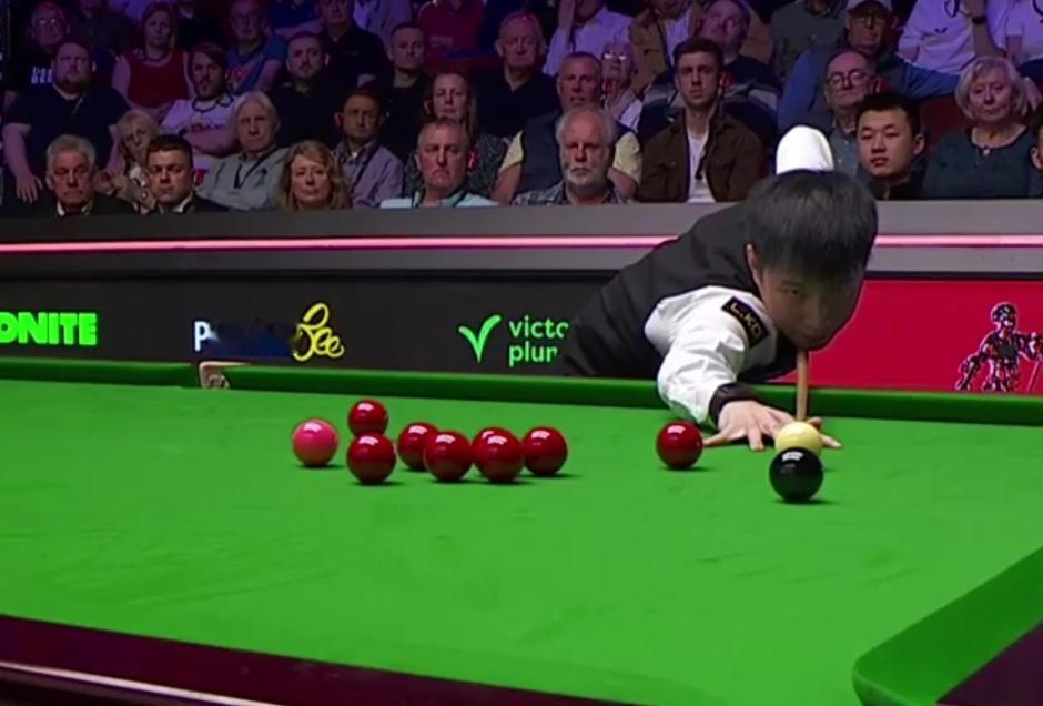 赵心童和丁俊晖的区别在哪?丁俊晖打球比较稳重，围球功夫一流，母球走位细腻，防守非