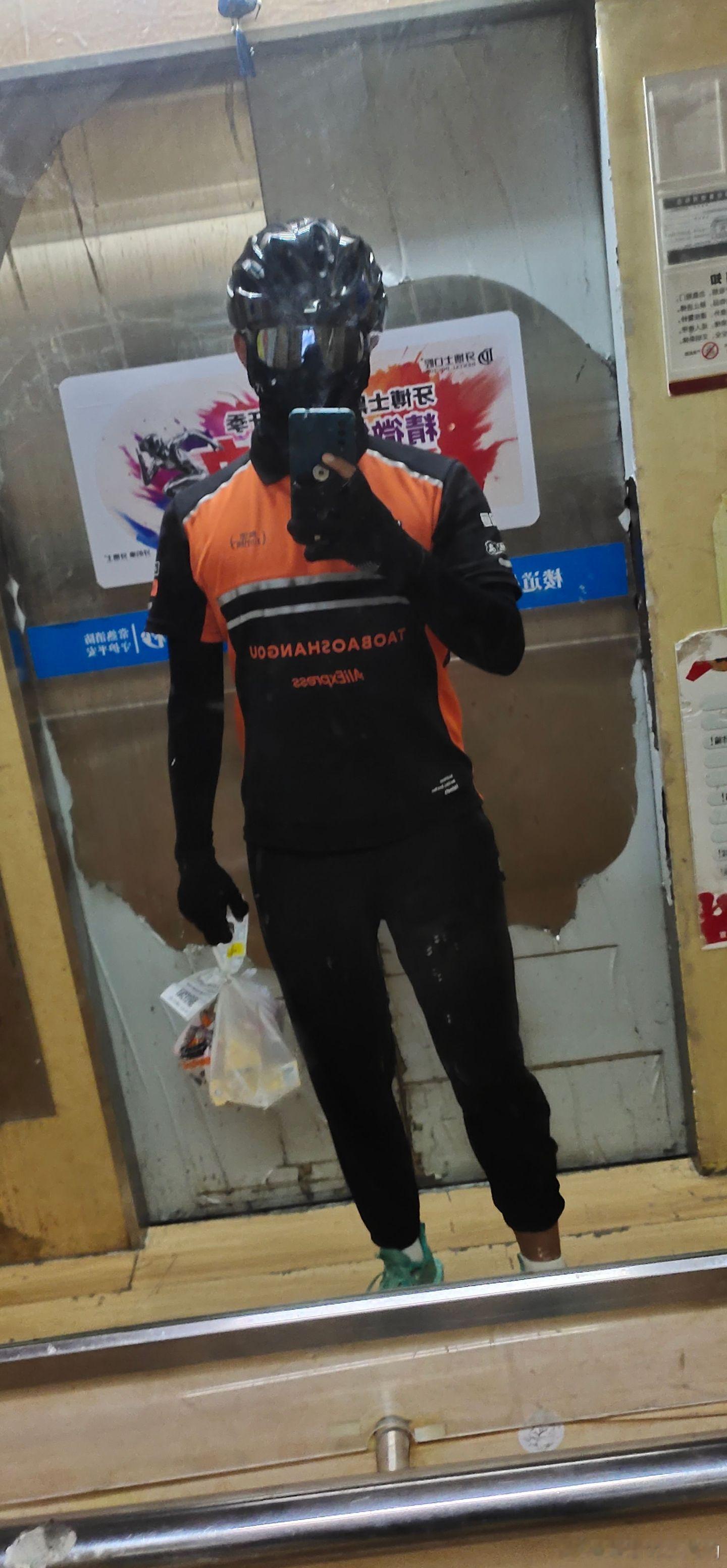 谁还不是个电梯潮男呢😎😎😎 ​​​