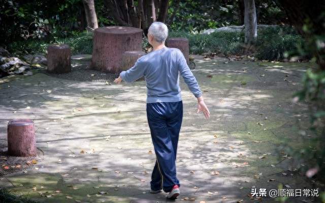 医生发现：能吃能喝的老人，基本在63岁，就已经不做这8件事