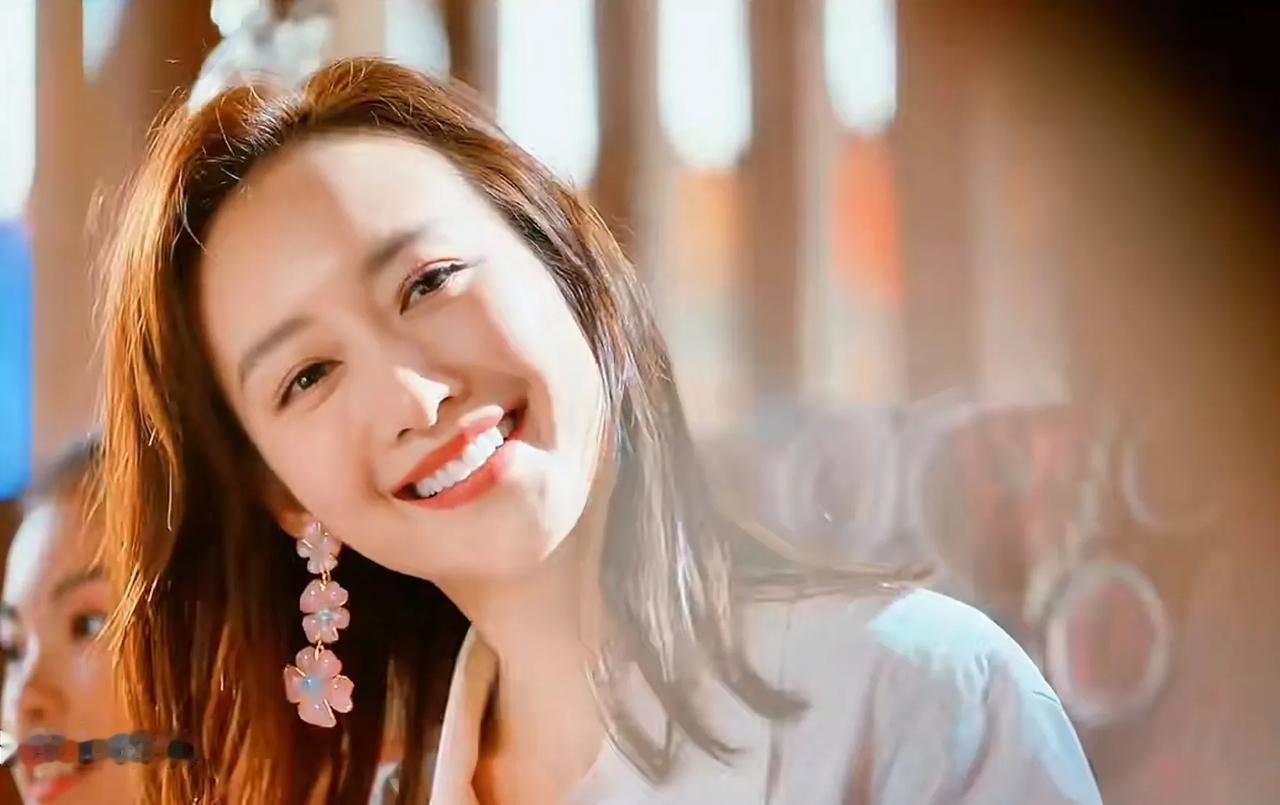 王鸥给家乡广西代言，山美、水美、人更美。

成名后还惦记着故乡，不忘梦开始的地方