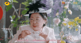 黄圣依妈妈拍短剧疯狂NG是女儿是妈妈话剧现场，“NG大王”邓老师成功用迷宫剧情逗