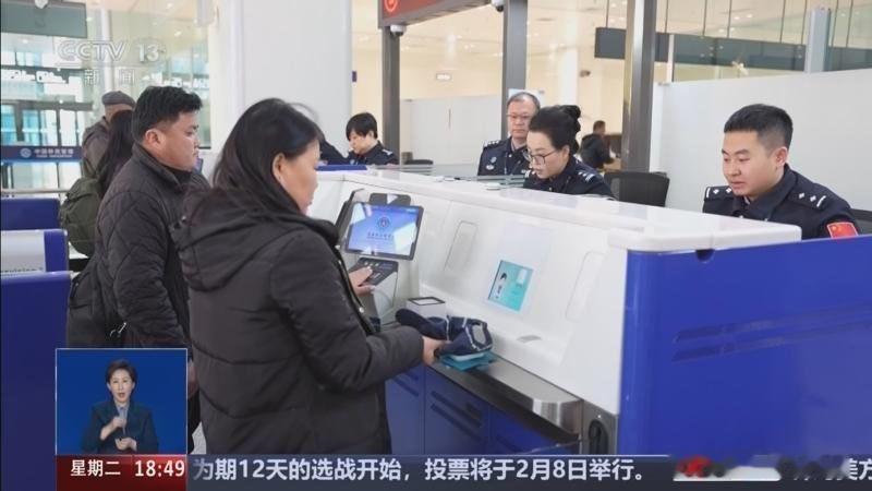 央视财经：到中国过春节火了。越来越多的外国游客奔赴一场兼具文化体验与节日氛围的中