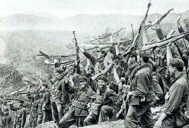 79年那一仗确实是把我们打醒了，所有的装备都验证了一下。首先部队要装备的钢盔，五