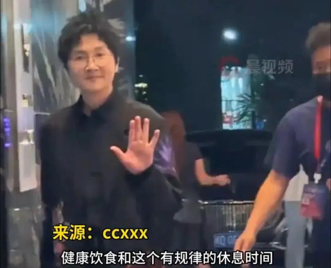 孙楠瘦成巴掌脸，颜值瞬间拉升。
