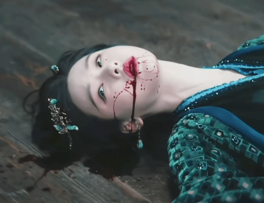 陈都灵雾妄言吐血入耳陈都灵演戏摔得脑袋回弹吐血入耳的画面震撼人心，陈都灵用极致的