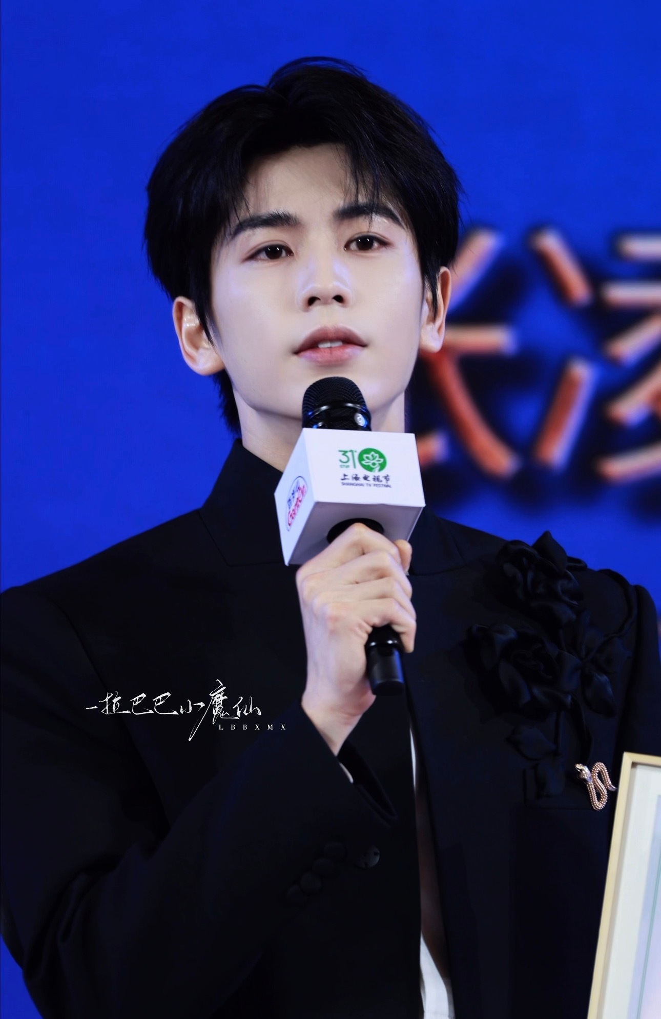 张凌赫上海电视节开幕式青年演员张凌赫受邀担任白玉兰青年推广大使，以自身传递正能量