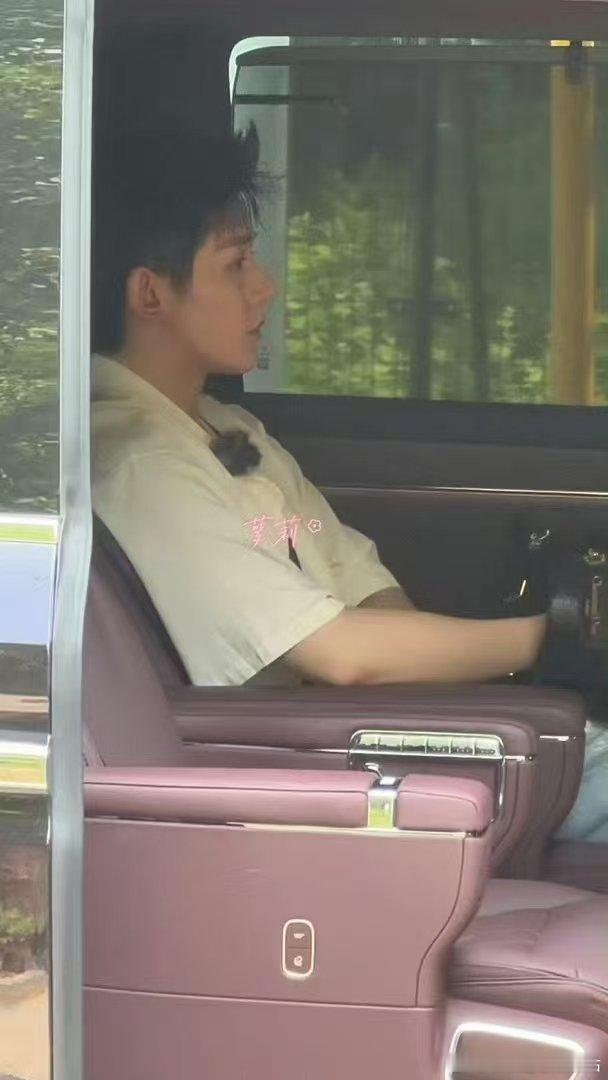 花少8路透花儿与少年8路透 花少8路透来了！邓为、王可带麦上班了！！花少8北京开