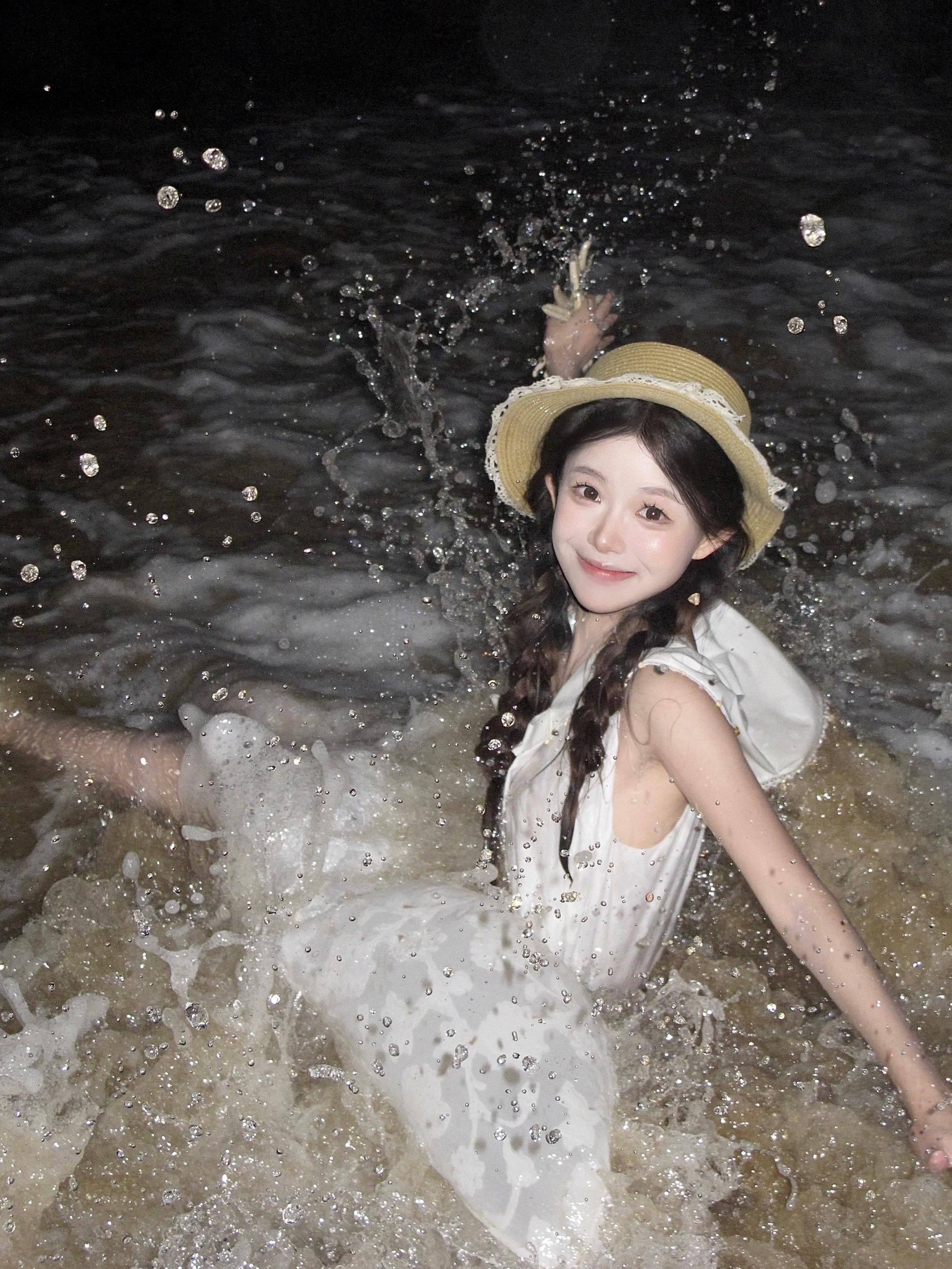 我不停感叹时间流逝的太快。但突然发现我们也一起走了很远的路