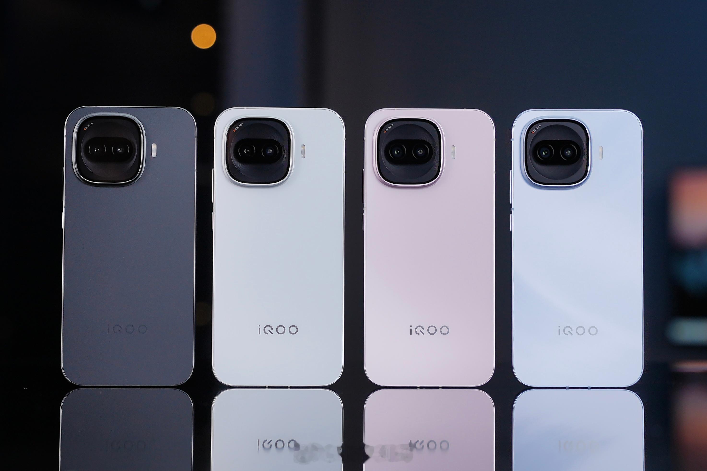 iQOO Z11 Turbo真机实拍6.59英寸中屏、直边金属中框、玻璃后盖，全