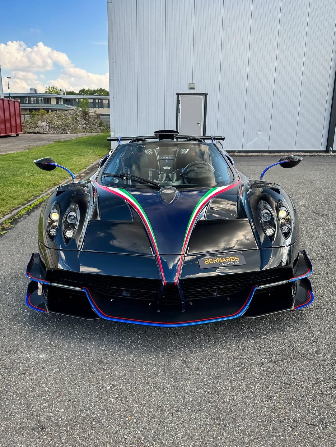 荷兰🇳🇱交付了首台Pagani Huayra Roadster BC