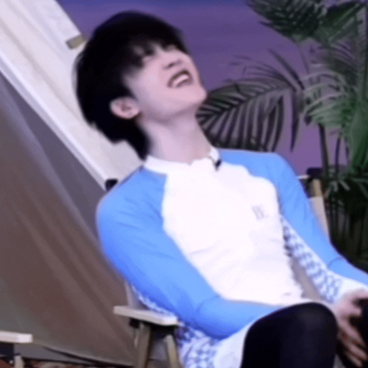 【4625】饼饼还是没有驯服自己的眼睛，wink😉一下 