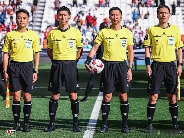 太疯狂了，亚洲杯韩国3-1巴林当值主裁判马宁7张黄牌引争议:

1、克林斯曼:由