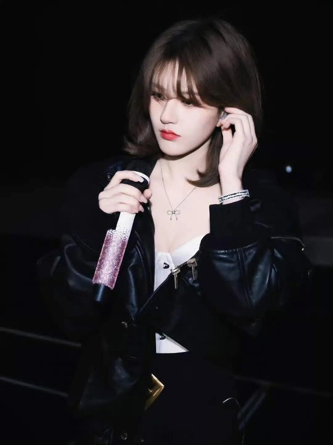 赵露思狠狠地给大家表演美神降临