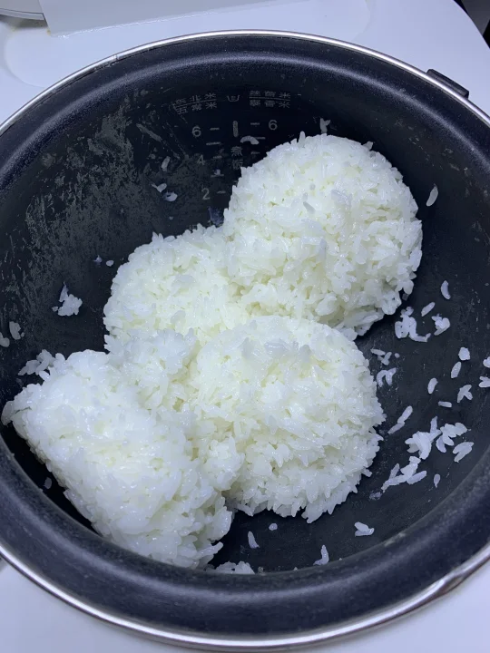 大早上看到这一幕……心里五味杂陈……
