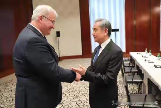 乌克兰感谢中国，中国已提供四次人道主义援助。
乌克兰外长瑟比加在2026年2月1