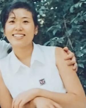 李在明妻子金惠景和尹锡悦妻子金建希！
是不是都是越来越漂亮！越来越有气质！
看来