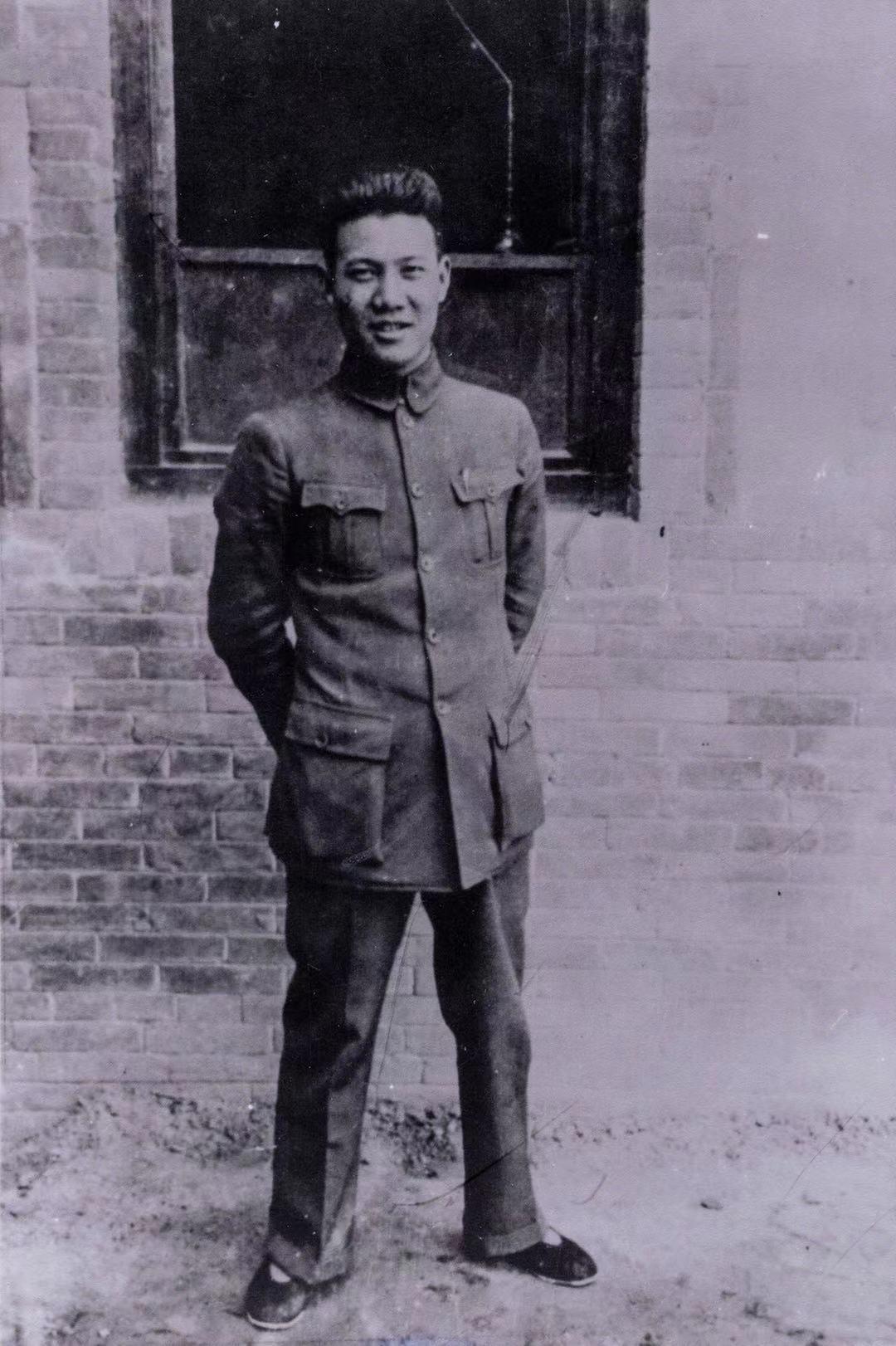 张文彬（1910.7.5—1944.8.26），原名张纯清，湖南平江县余坪乡人，