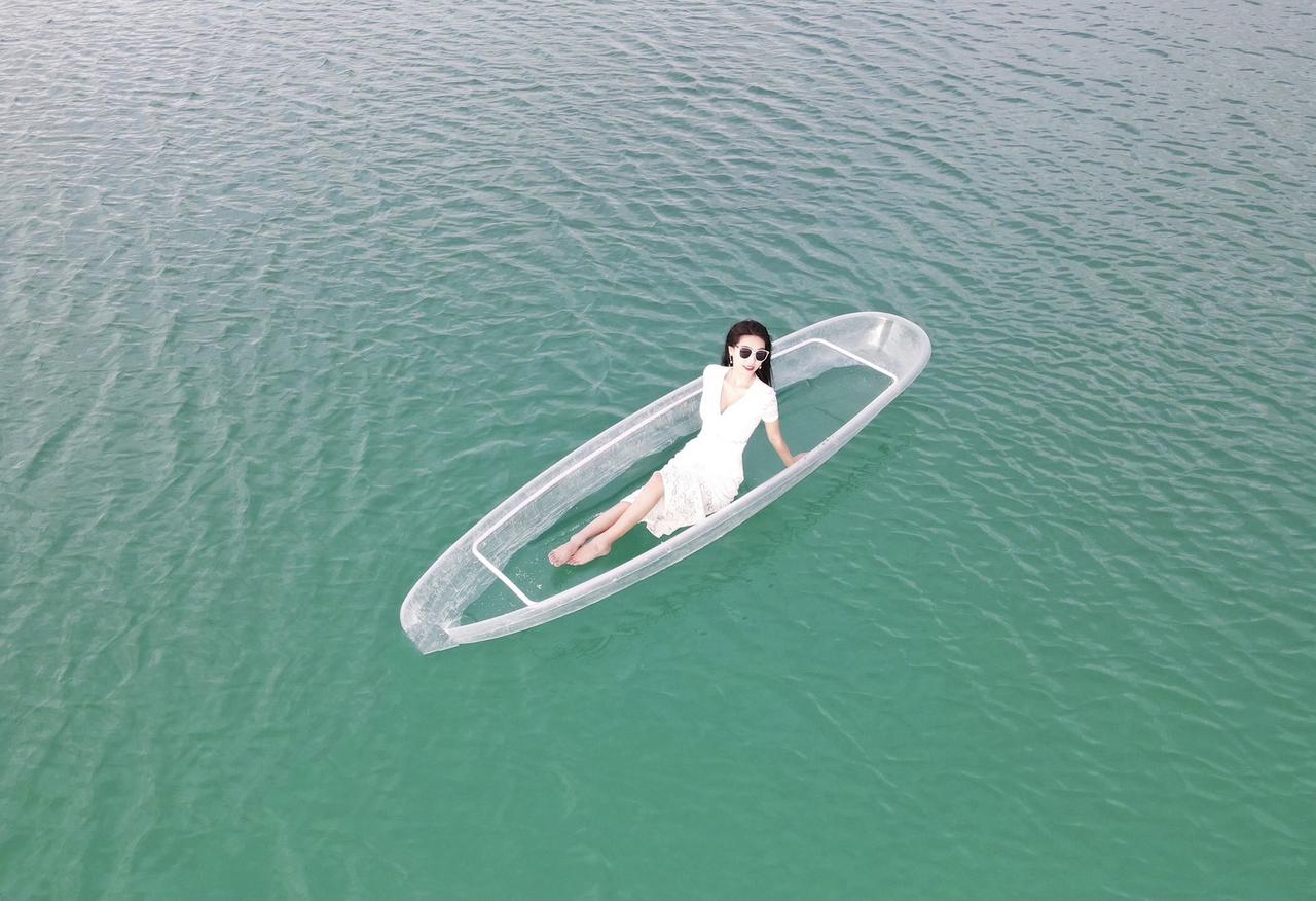 上热门 旅行时如何拍出自由感 御姐 美女 穿搭