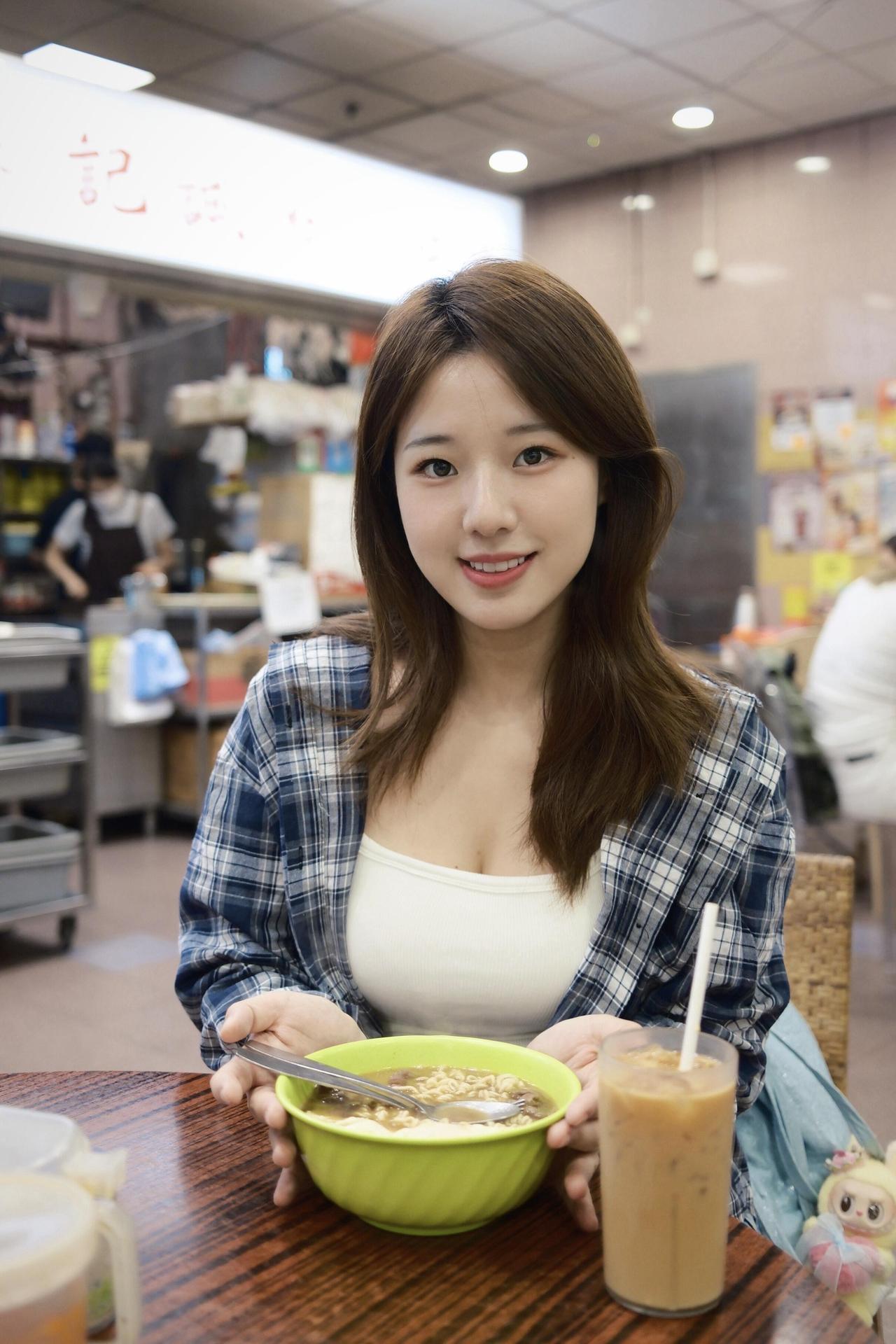 浅蓝色牛仔裤搭配什么衣服好看