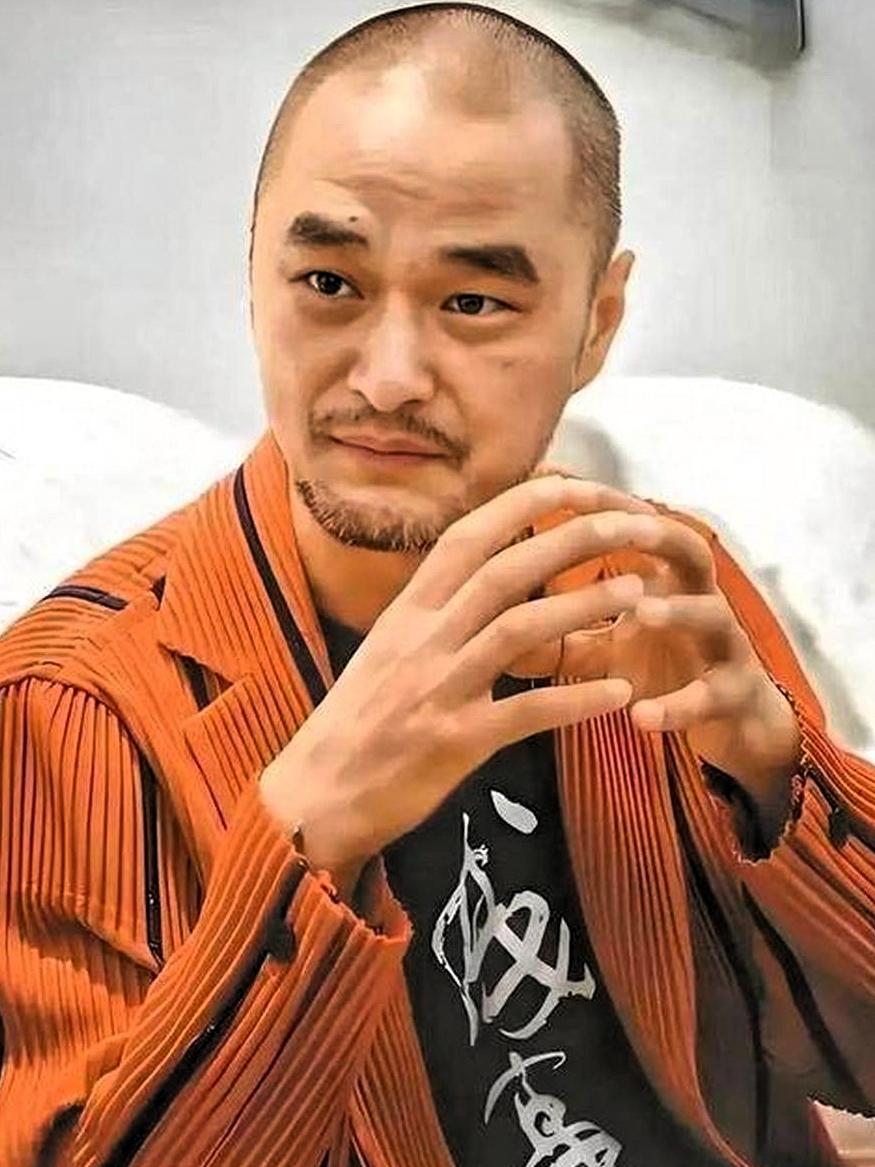 越老实肯干的人，越容易一直穷！冯唐戳破底层真相
 
为什么很多人兢兢业业一辈子，