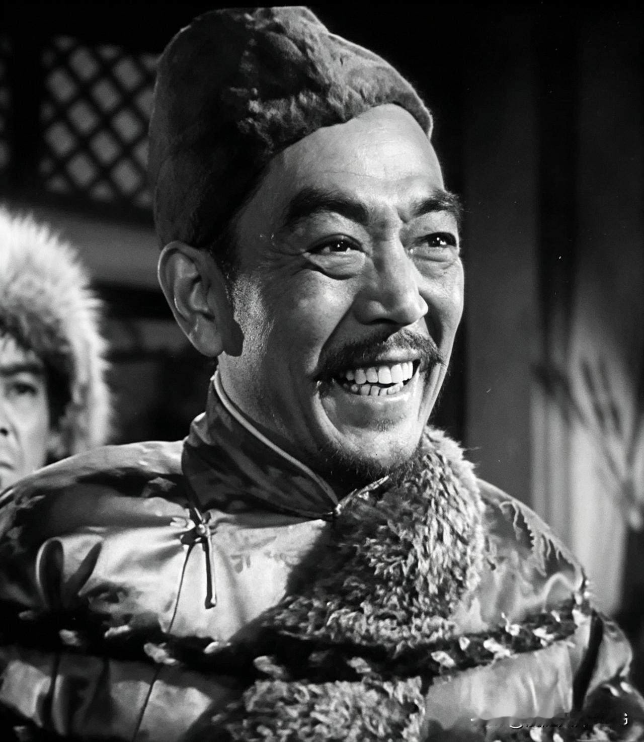这一位演艺生涯超过四十年的大师，演过近五十部电影，正反角色都有，但基本都是配角，