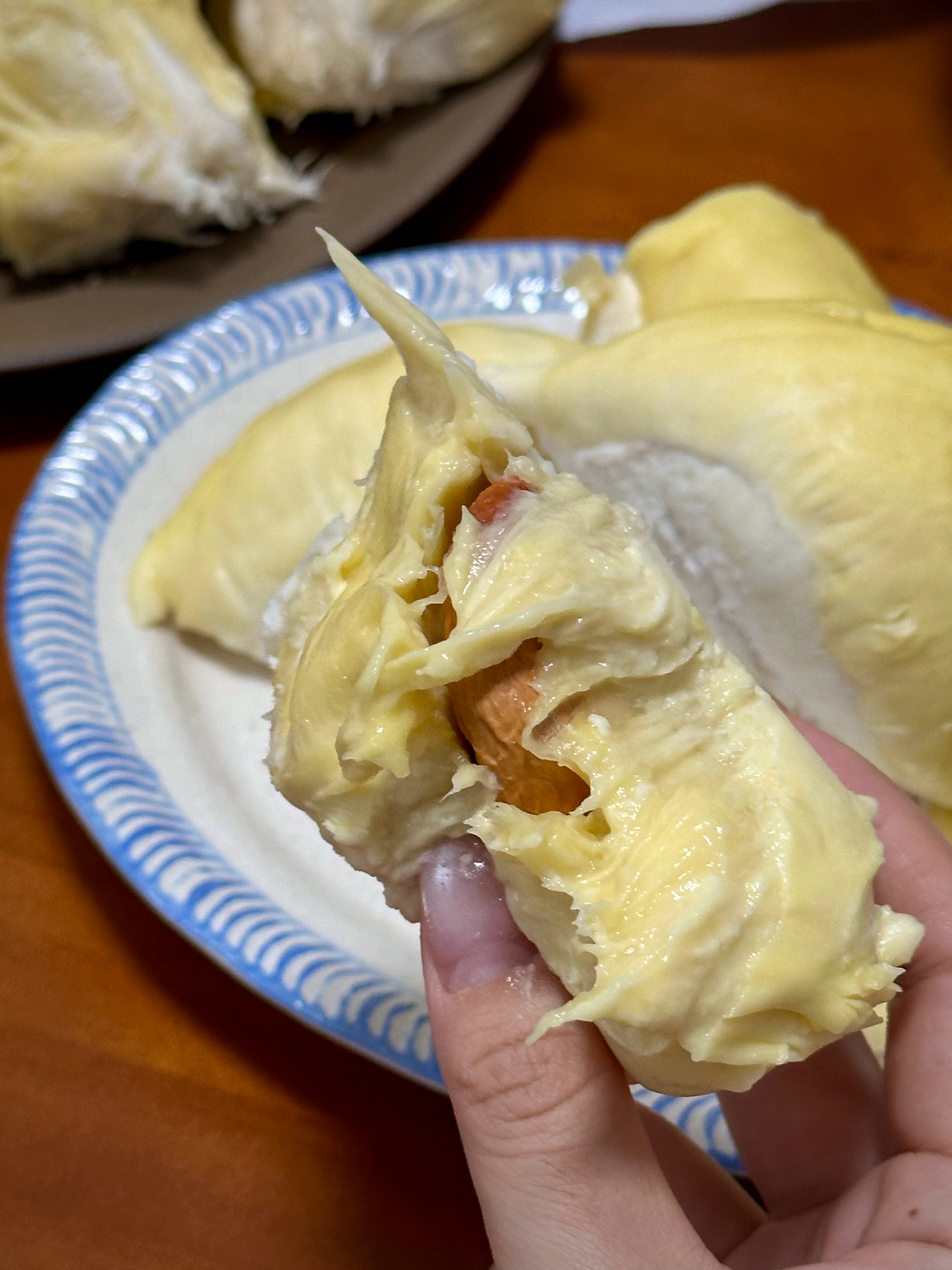 美食  吃饱了 回家还剥了只榴莲 杭州