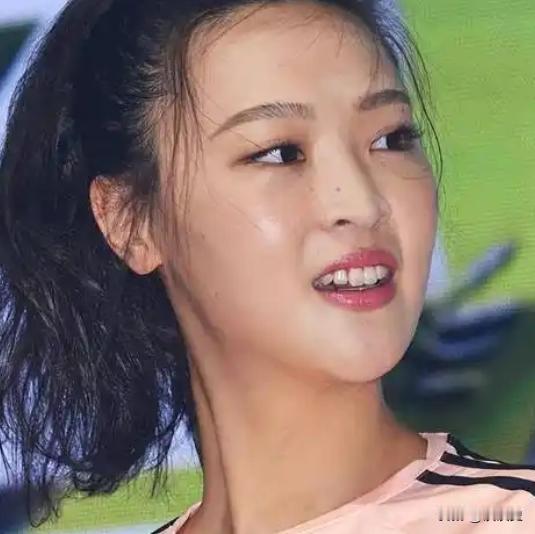 2018年，"排球女神"惠若琪嫁给了"北大才子"杨臻博。但婚后两年，他们却始终要