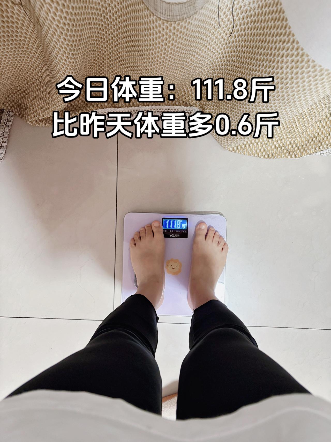 昨天吃了排骨，今日体重⬆️0.6斤，姐妹们，排骨还是少吃点哈
今日减脂早餐：燕麦