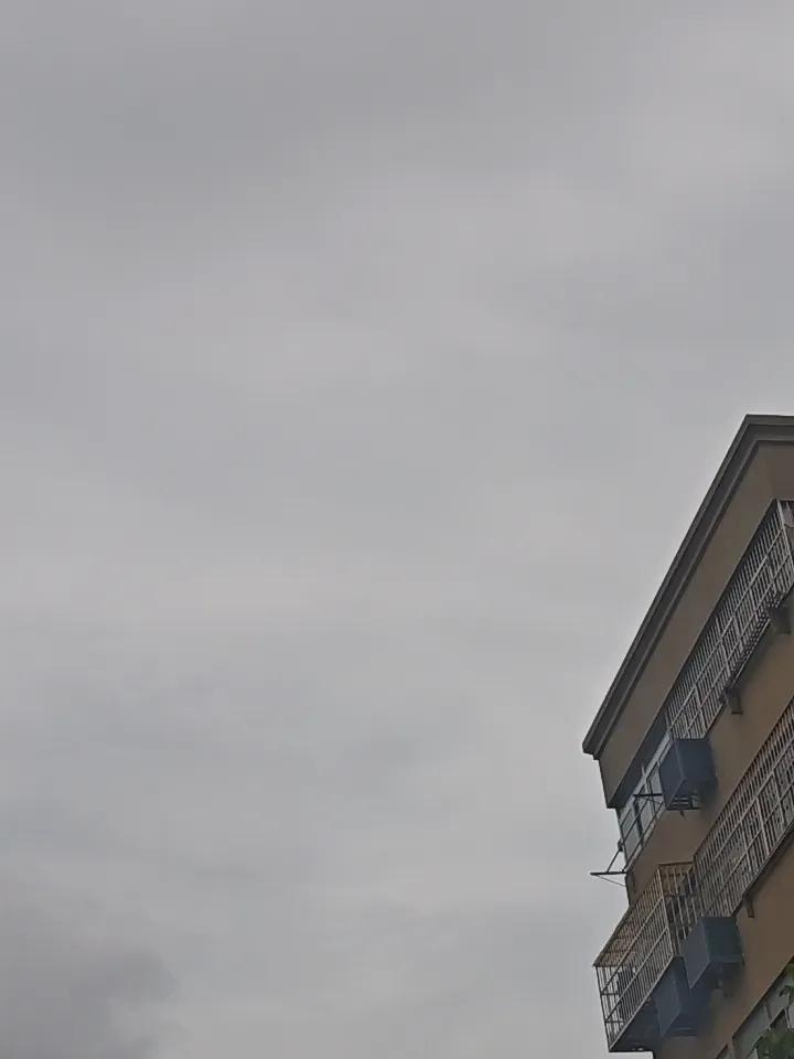 死都死了，还🈶机会后悔吗？
生的每一分，每一秒都是自己的。
如果要问一下，死，