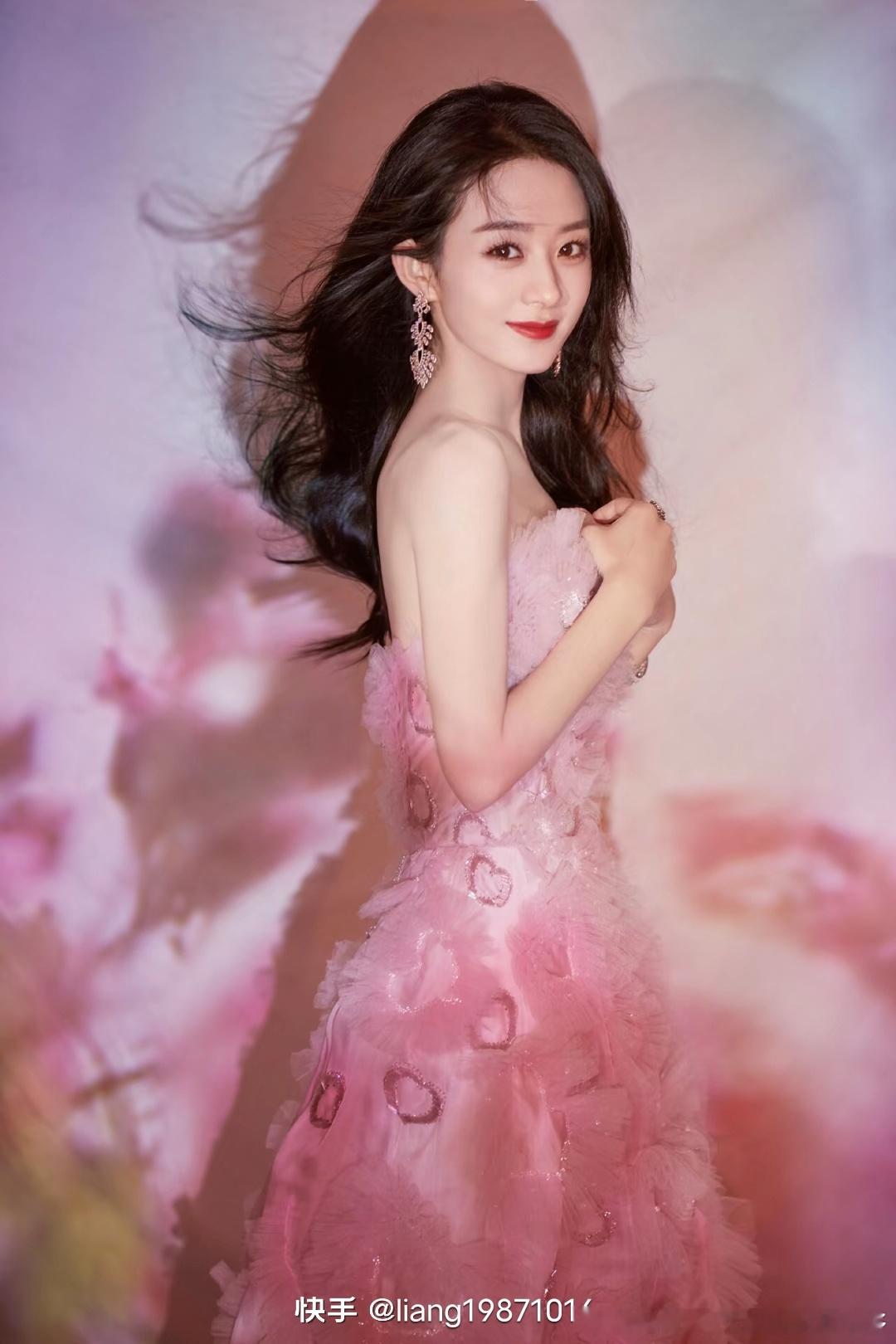 赵丽颖 zly赵丽颖正能量 “你却皎皎如月，众星捧月 唯你最耀眼.”