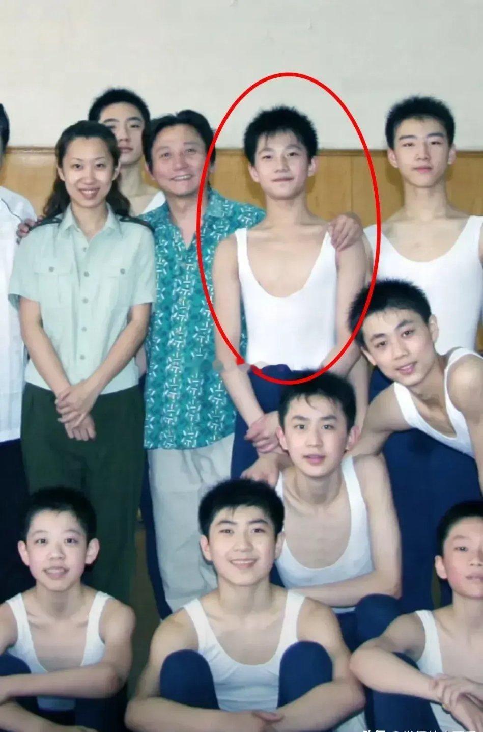 谁能预料到，这个并不是最最帅的男生，最后会成为一个顶流明星 ​​​
