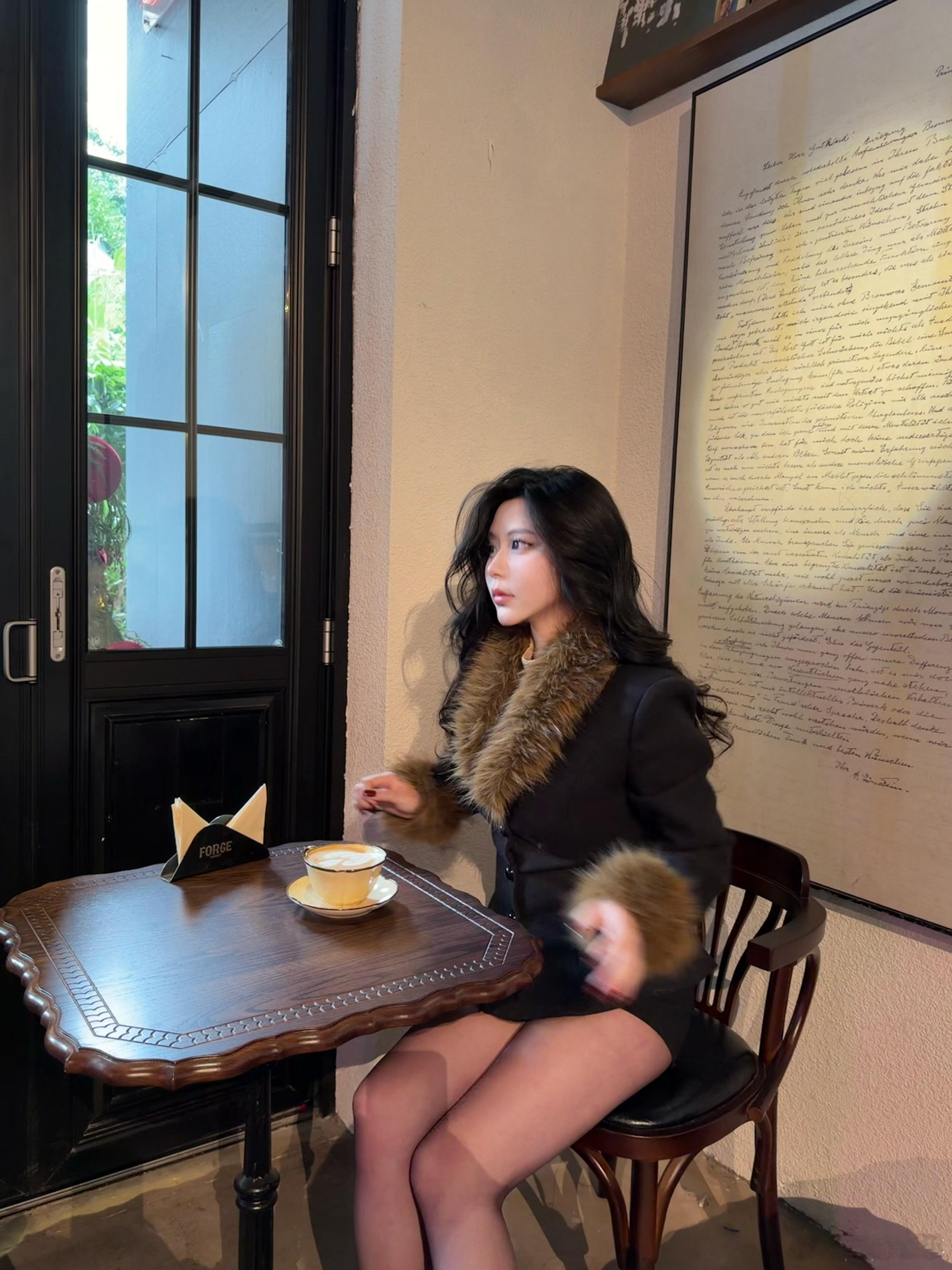 我时常庆幸你出现在我的生命里 带给我太多感动 有很多幸福的瞬间 是我此时此刻 回