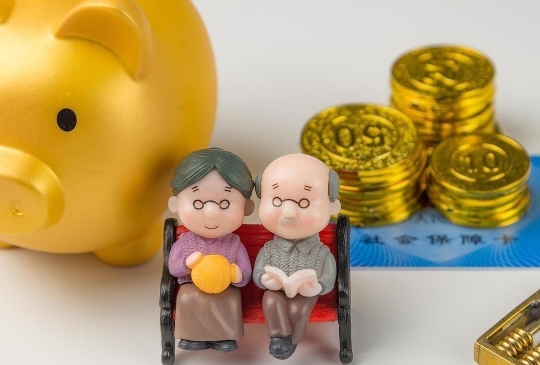 你们是不是低估了每月3000退休金，昨天和一个朋友吃饭我说，现在每个月能有300