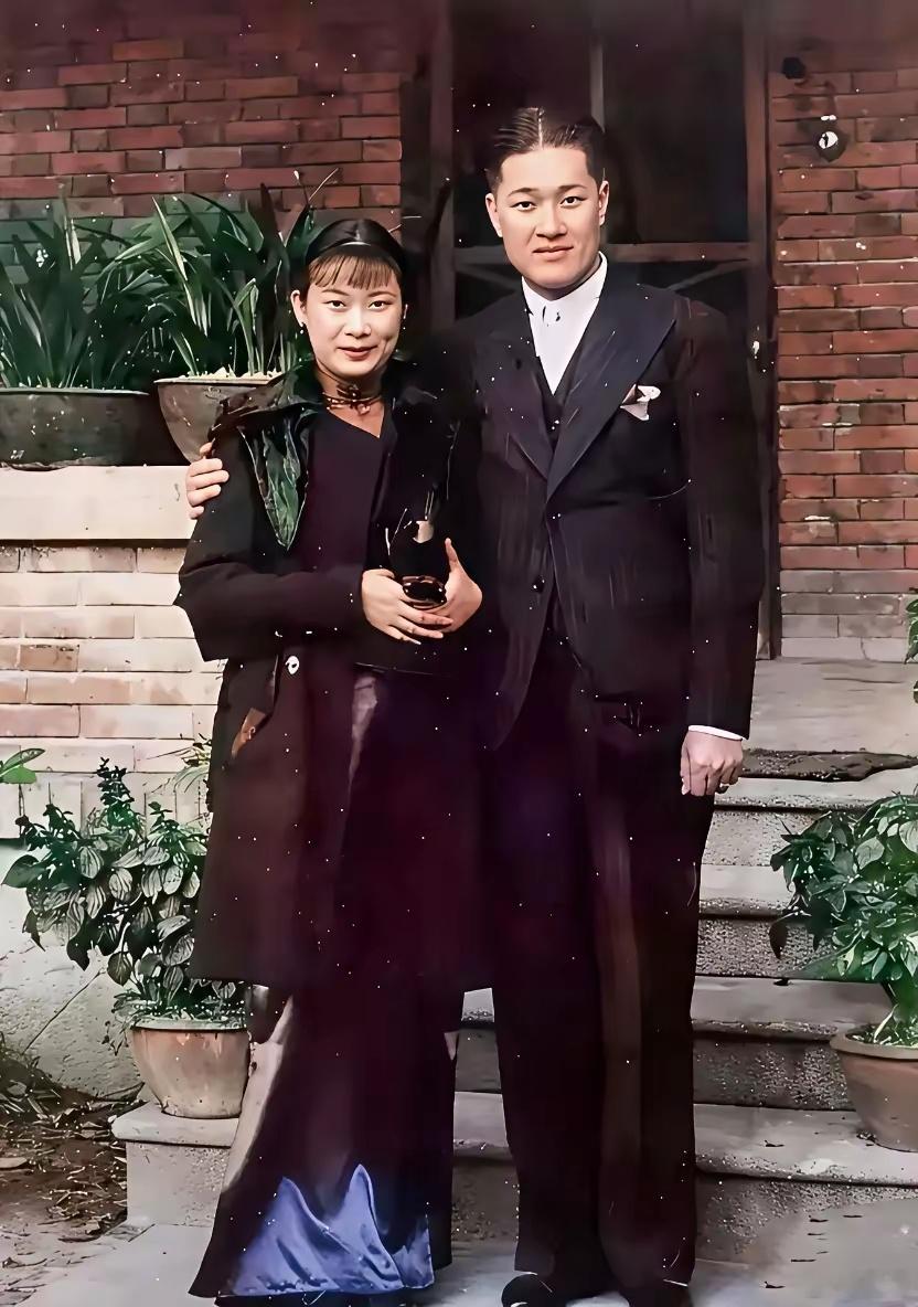 1936年，28岁的胡蝶与丈夫潘有声留下幸福合影。 ​​​