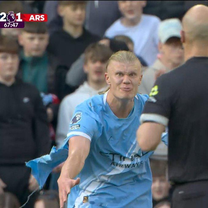 曼城vs阿森纳哈兰德这衣服质量太差了，都成缕了