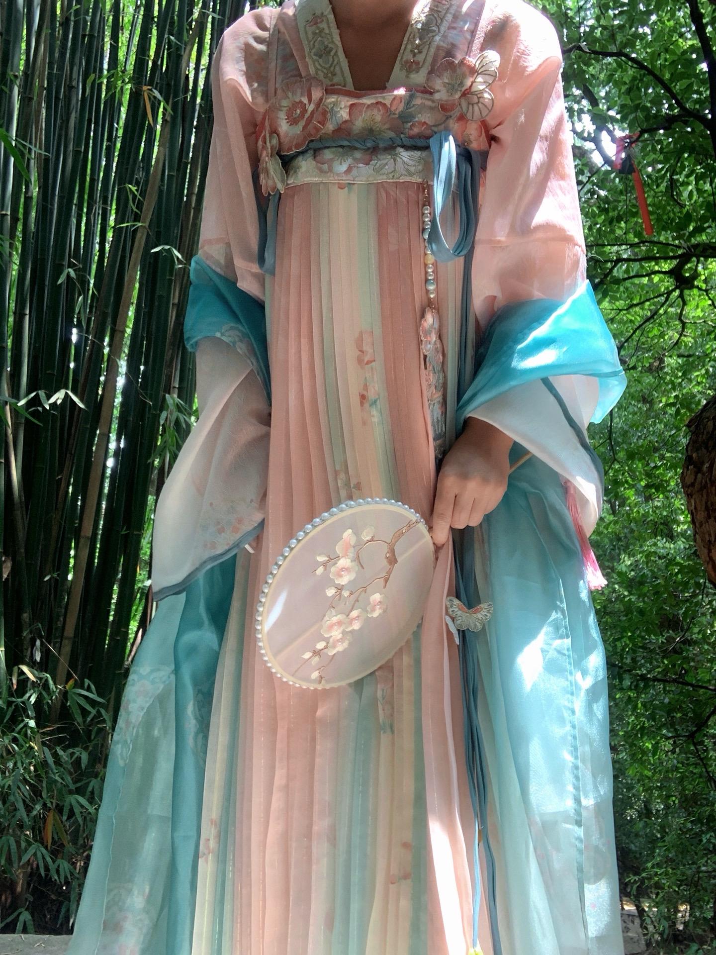 裙子褶子好整齐好舒服呀