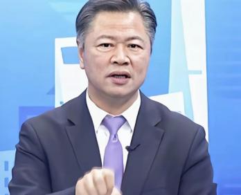 赖岳谦太敢说了，直言中国战略思维过时了！他说：中国大陆过去一直强调自己不怕事也不