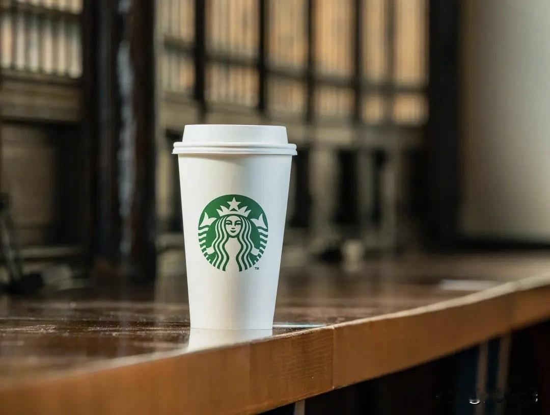星巴克咖啡和肯德基的咖啡，那价格和体验的差别就像大象和蚂蚁，大得离谱！
星巴克定