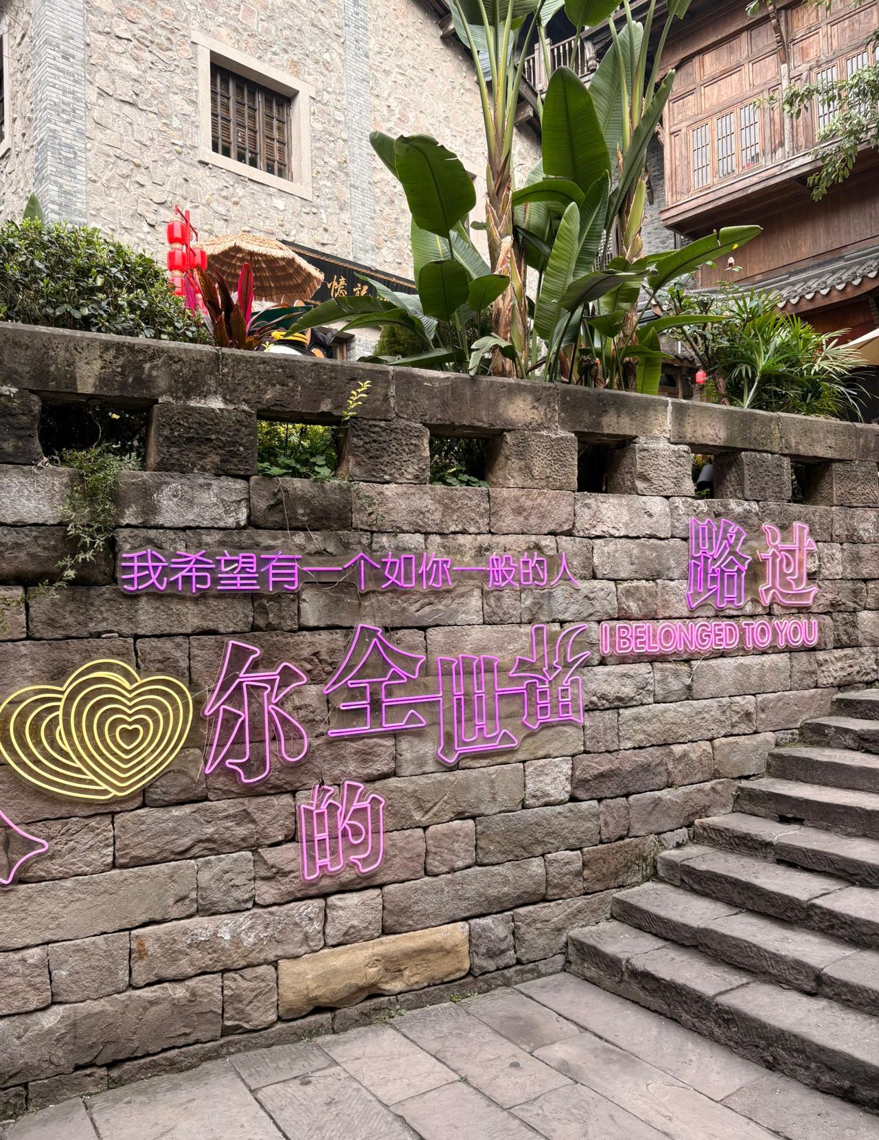 说一说，
现在中年夫妻多少人还相亲相爱，相敬如宾的？

昨天同学聚会，都是七零后