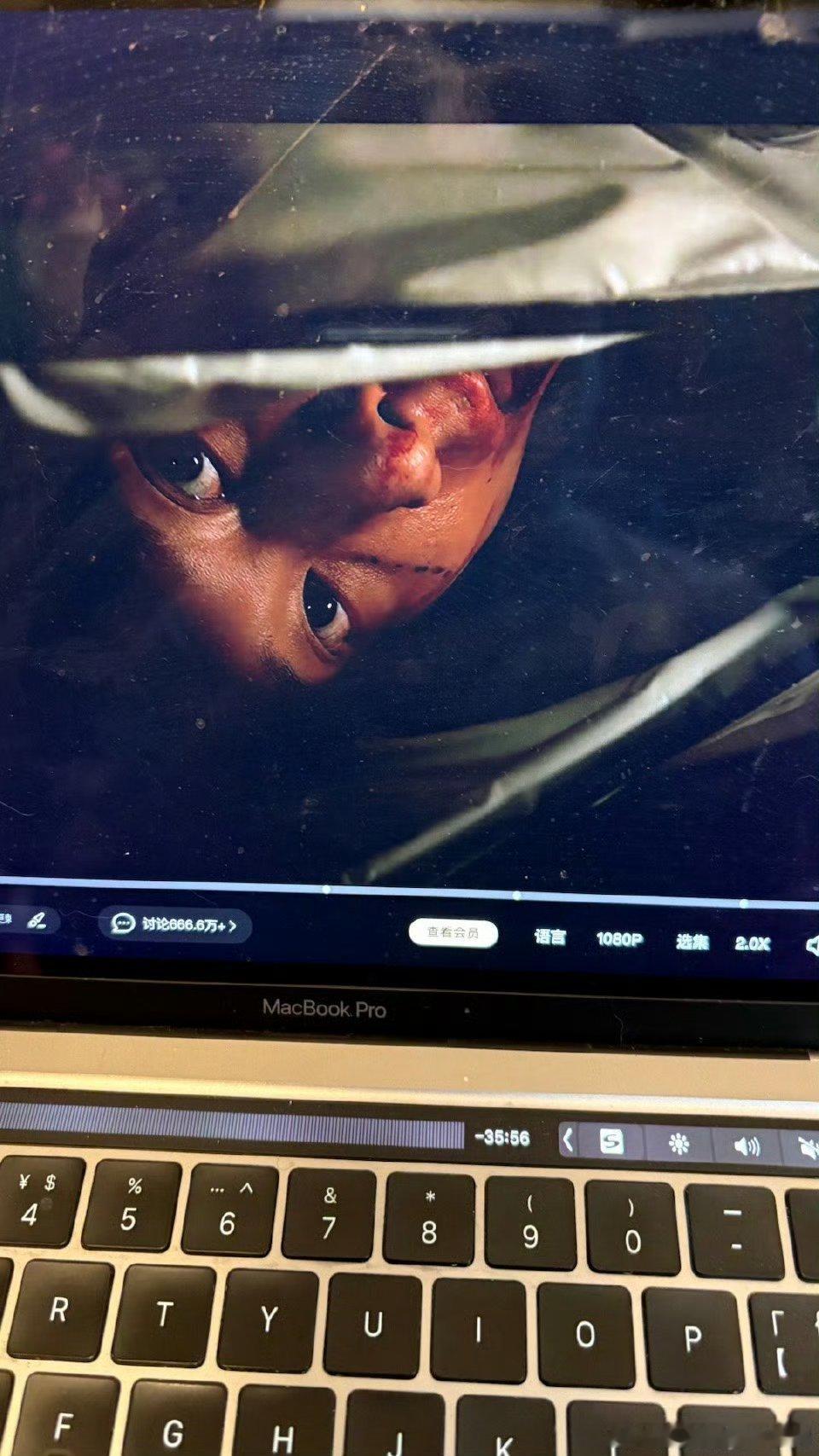 真的每个细节都超级带感的，爱这剧氛围，诡异画面吓得我心提起来开播热度就这么高，果