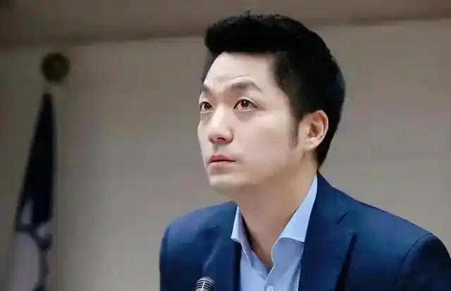 就在刚刚，

台北市长蒋万安正式宣布，

7月4日，台湾地区台北市长蒋万安当众宣