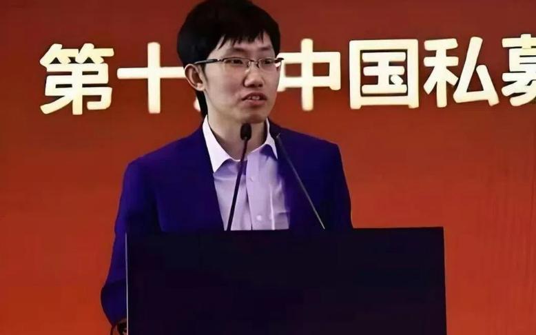 梁文锋凭借360亿美元（约合2440亿人民币）的身家，一夜之间把OpenAI和A