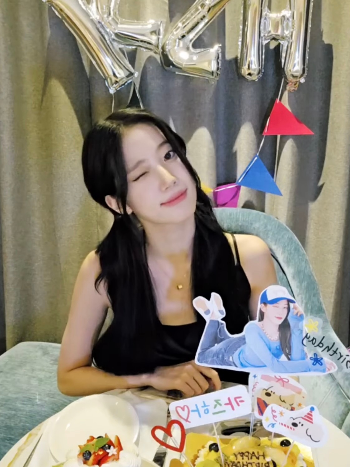 安可时为了FEARNOT扎起了双马尾 公演结束后打算拆掉的 还觉得和自己的私服很