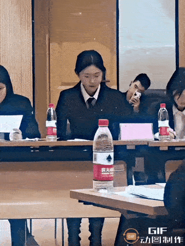 正方一站起来，就稳赢了
