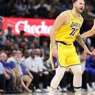 《佩林卡，醒醒！字母哥的“忠诚告白”炸了你的算盘》现在压力全到一个人身上：洛杉矶