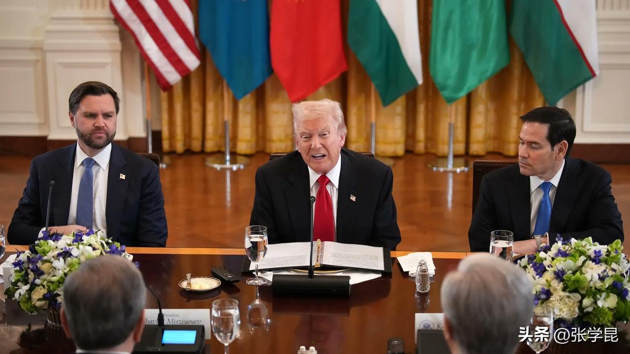 美媒今天报道：特朗普的部分高级助手——包括副总统JD万斯和国务卿卢比奥——最初对