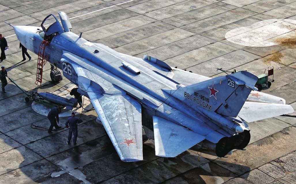 每天认识一件兵器 苏联/俄罗斯Su-24“击剑手”攻击机机身长度：22.53米机