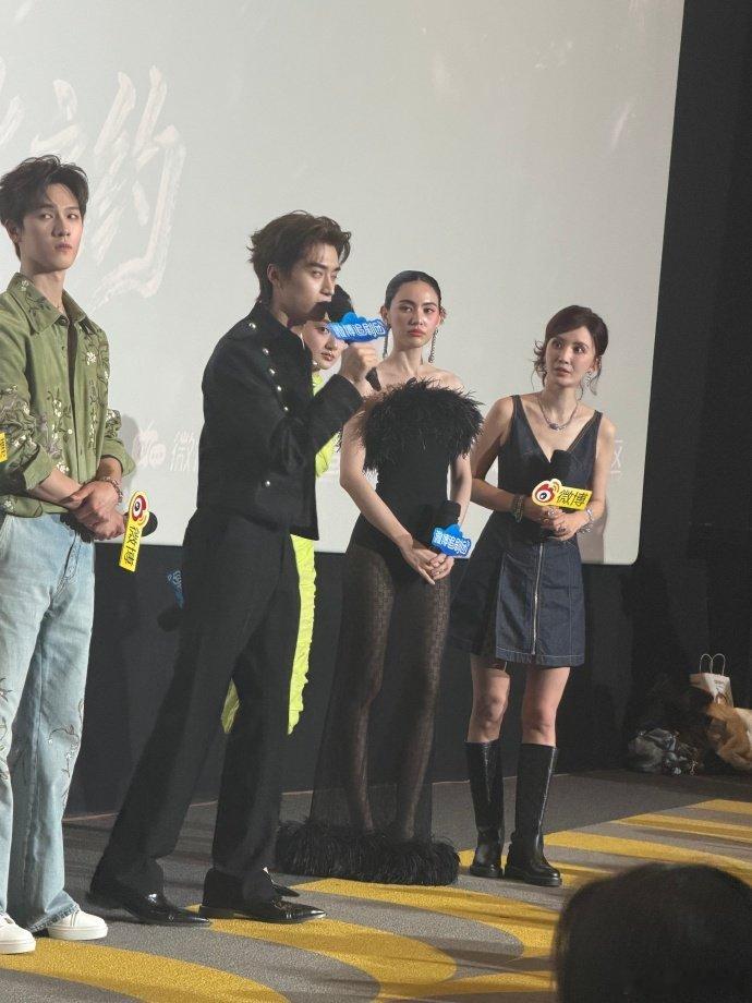 C位给主演张萌站一边 被张萌的格局狠狠折服了！明明手握估值5.2亿的公司，是掌控