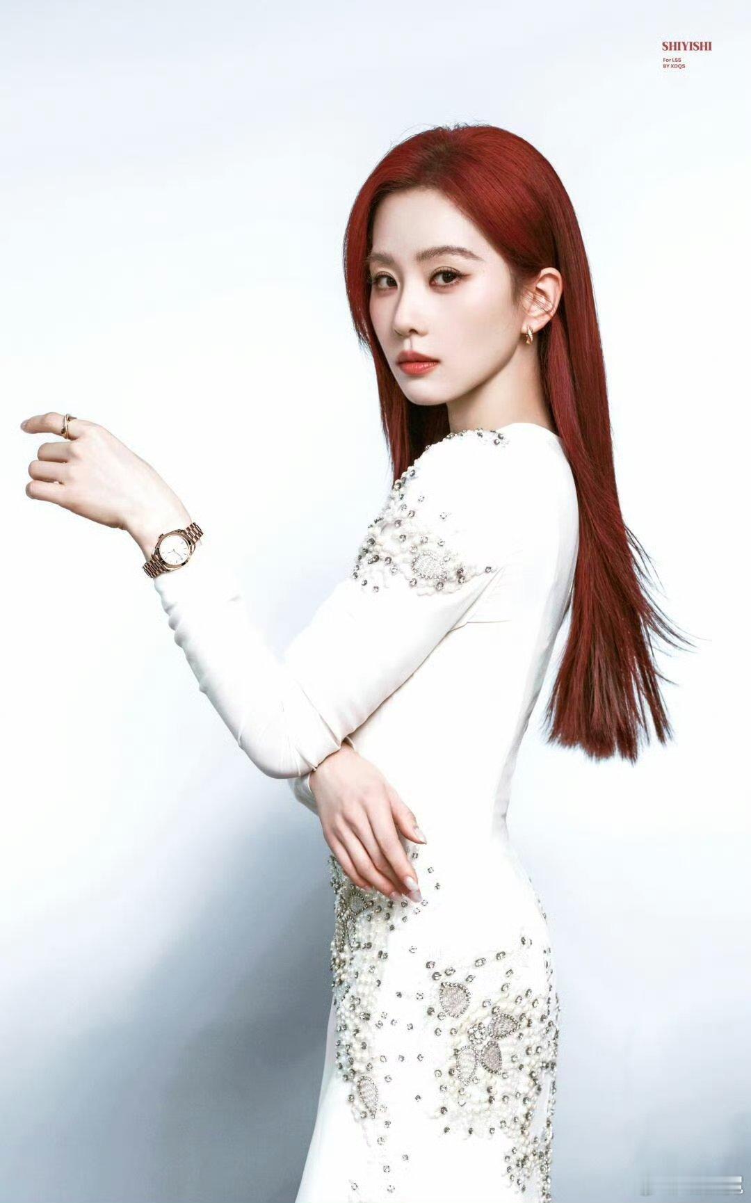 内娱明星染发色最成功代表之一，没想到刘诗诗把红发驾驭的这么出色。 