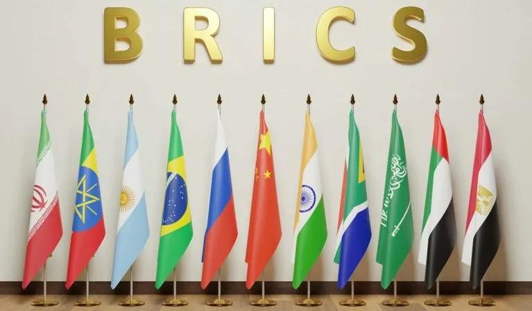 华尔街指：金砖国家将结束美元主导地位，而不是危言耸听。。(信息来源推特)